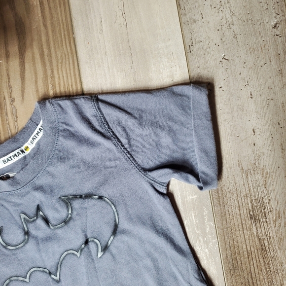Batman Logo Gray and Black Toddler Boy Graphic Cuffed Sleeve T-Shirt Size 4T EUC - Picture 7 of 7